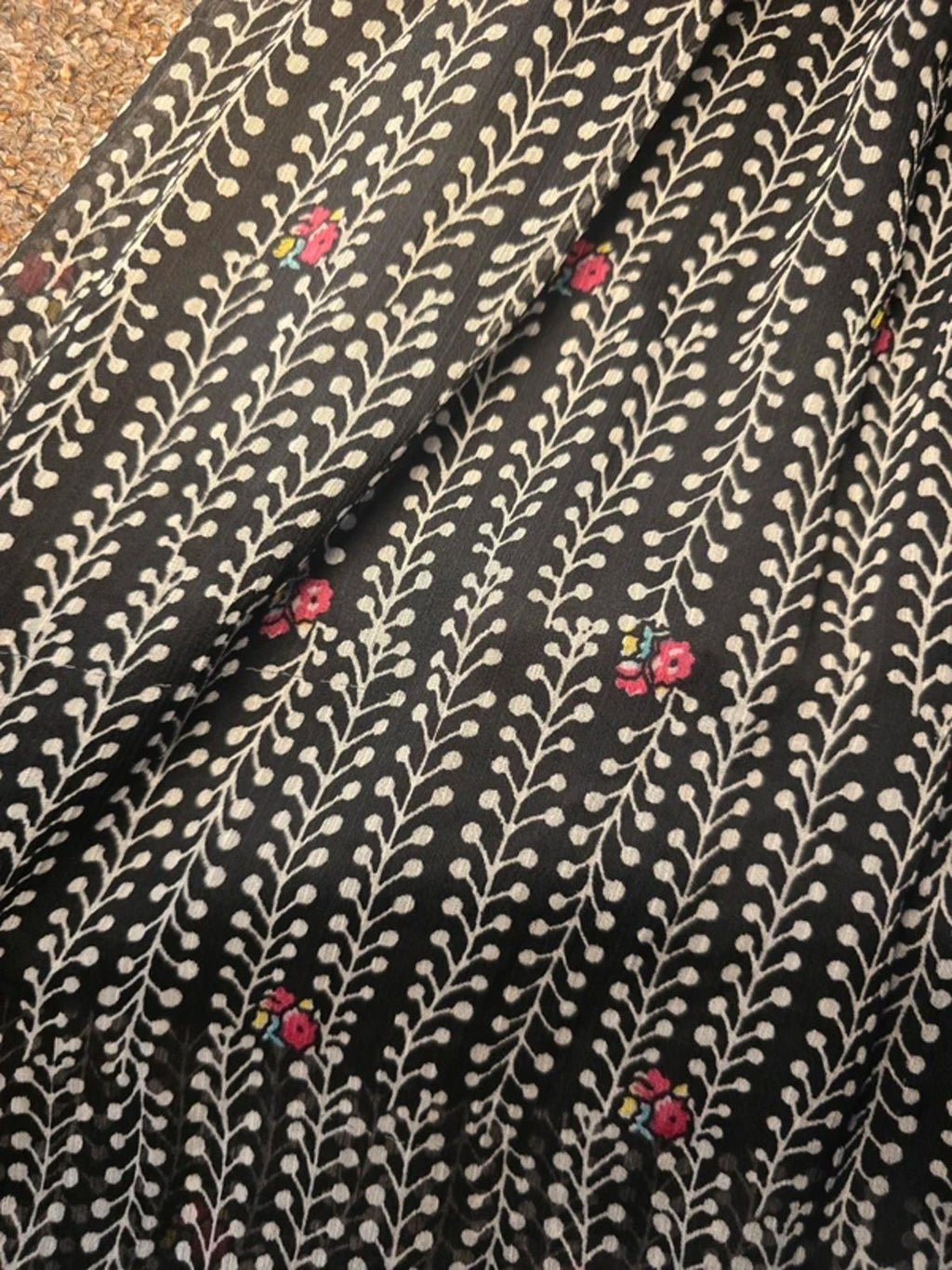 Black and white patterned dress, ruched waist, tie neck detail Ruffle hem, S