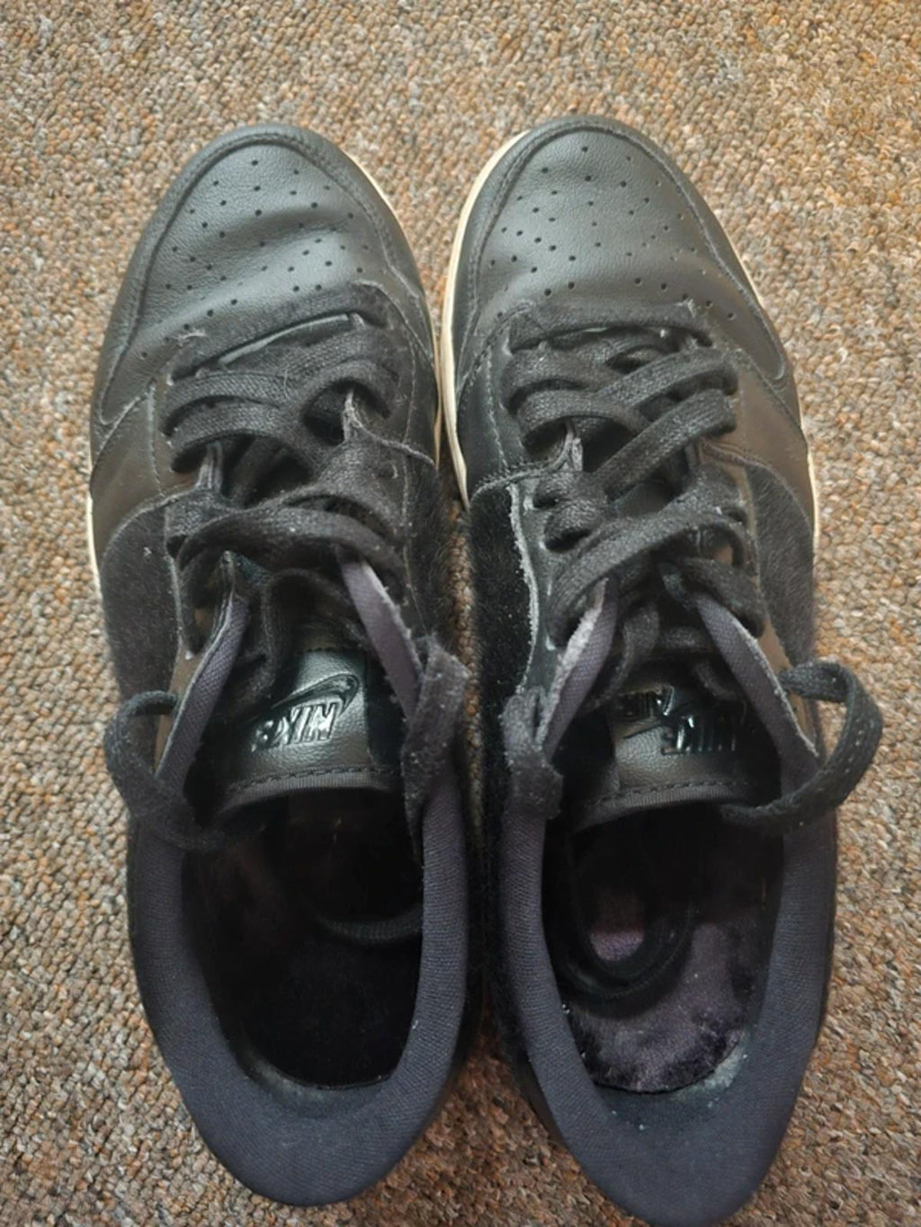 Air Jordan Unisex limited edition Retro Black leather and pony hair trainer, 7.5
