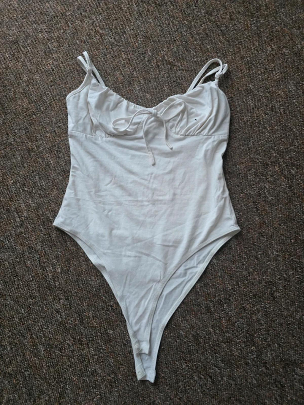White Ruched Tie-Front Bodysuit size S, excellent condition