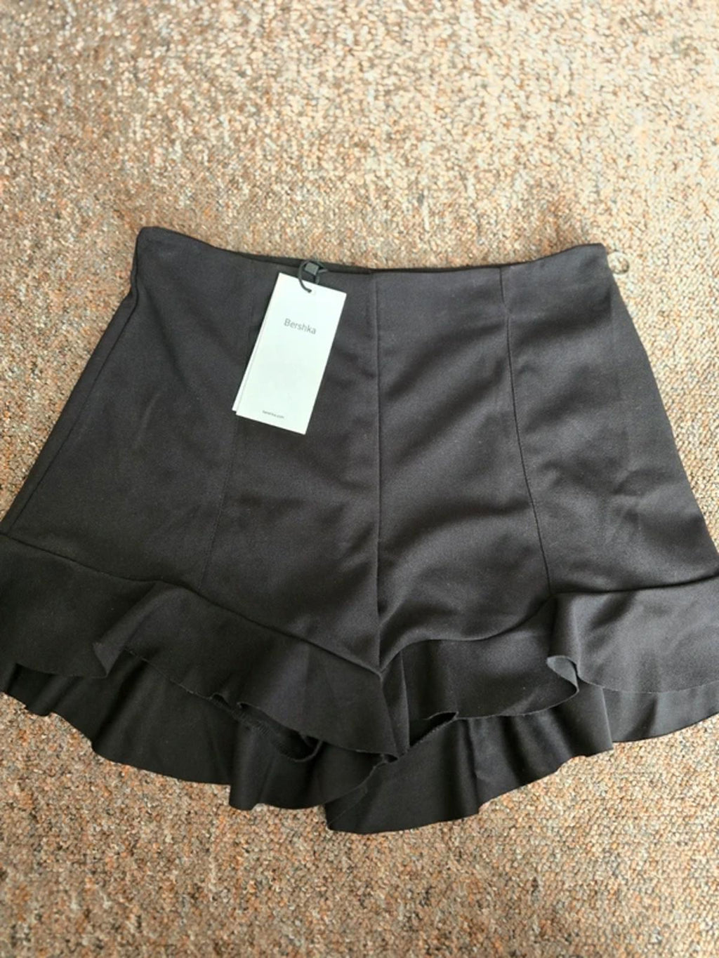 BNWT Black high waisted ruffle frill hem shorts, Berksha, size 10, smart, tailored