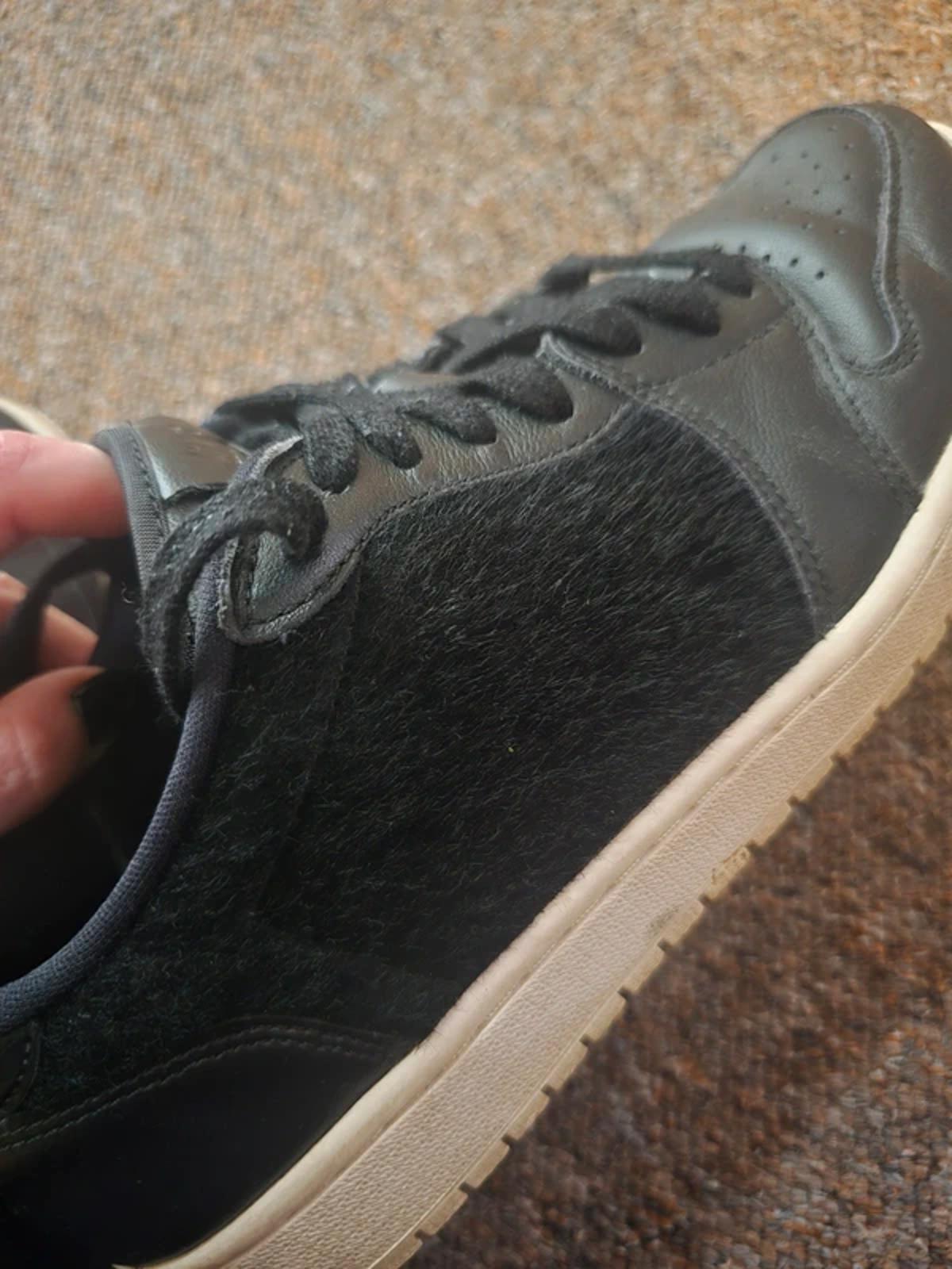 Air Jordan Unisex limited edition Retro Black leather and pony hair trainer, 7.5
